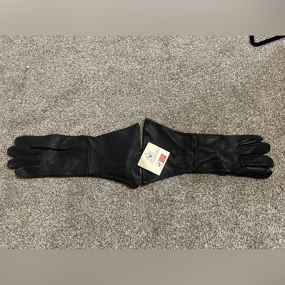 Riding gloves